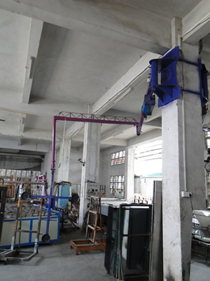 Pillar Mounted Glass Slewing Manipulator Can Also Be Wall Mounted